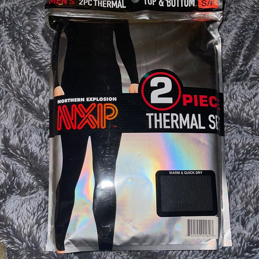 Thermal set. Moisture wicking in black. Small Men’s.